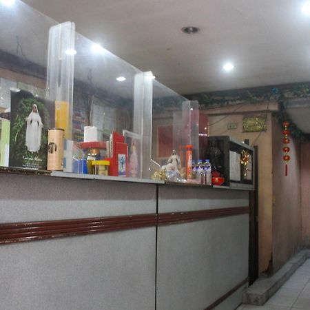 Oyo 1011 First Hotel Manilla Buitenkant foto