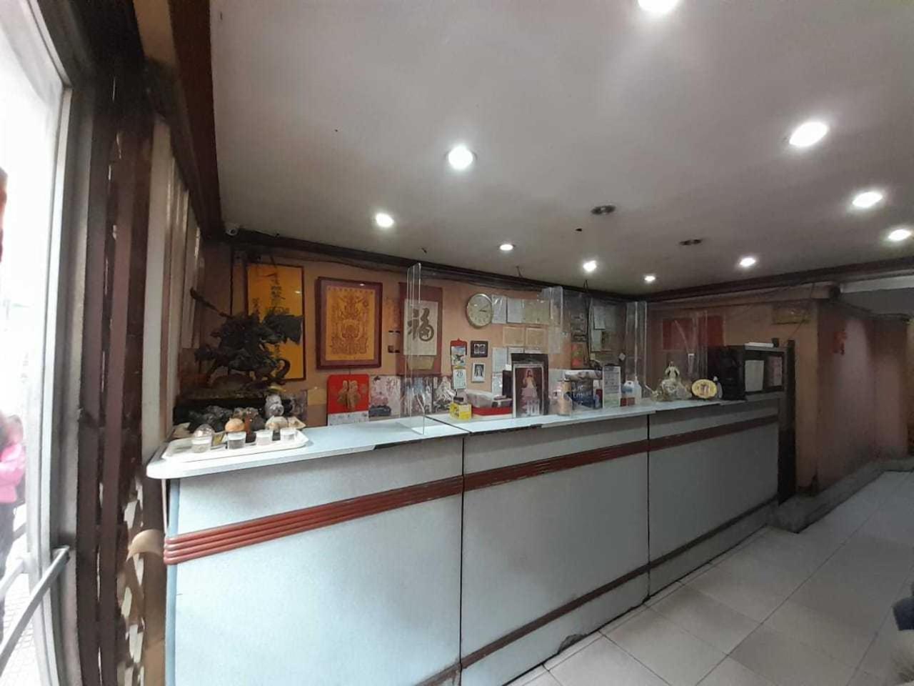 Oyo 1011 First Hotel Manilla Buitenkant foto