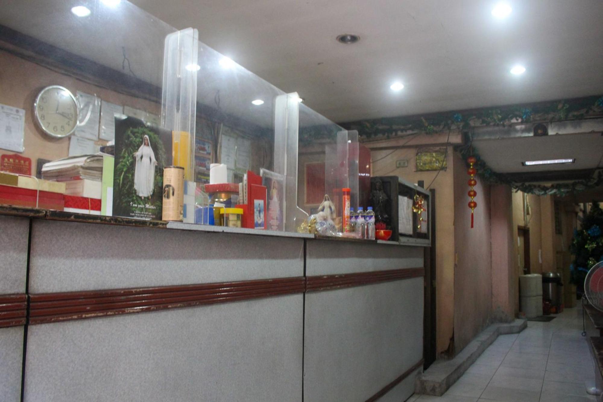 Oyo 1011 First Hotel Manilla Buitenkant foto