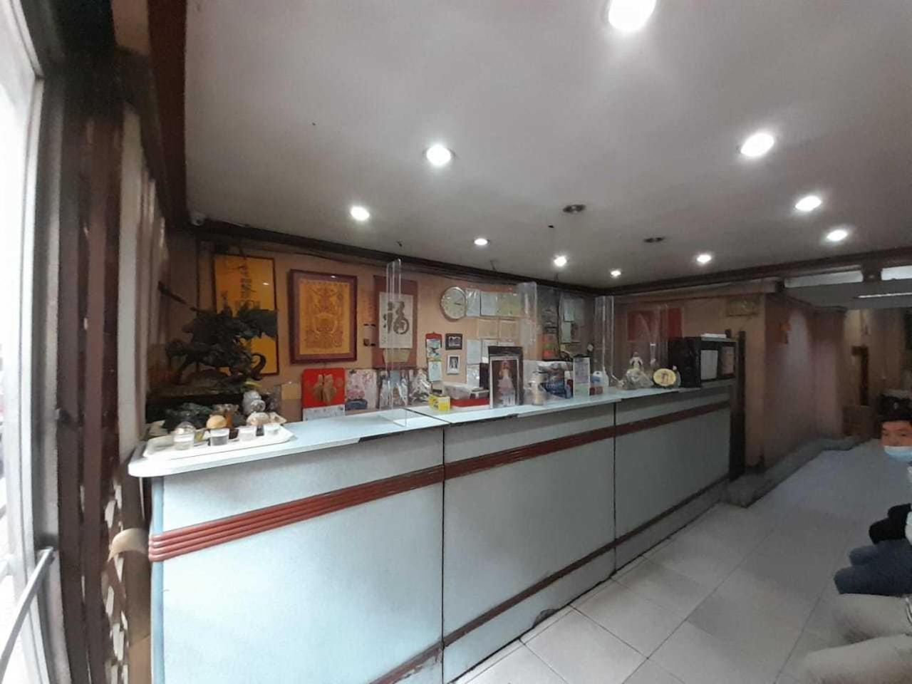 Oyo 1011 First Hotel Manilla Buitenkant foto